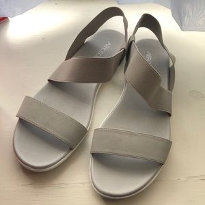 Aerosoles NIB Watchbox Grey Sandals 8.5M